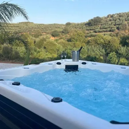 Ek Ornelakis, Luxury With Jacuzzi