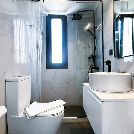 Ek Ornelakis, Luxury With Jacuzzi Apartment *