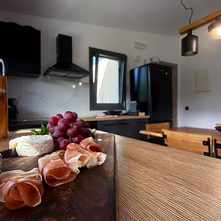 Apartment Ek Ornelakis, Luxury With Jacuzzi *