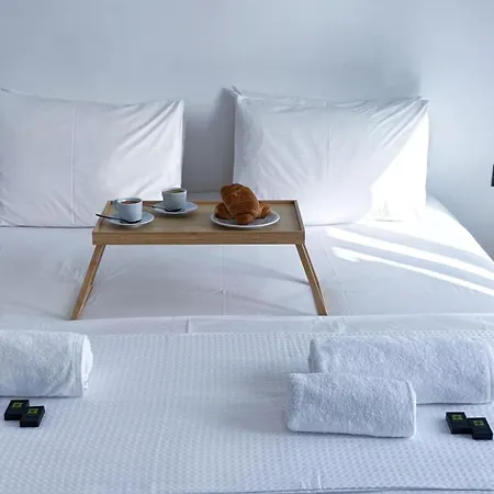 Ek Ornelakis, Luxury With Jacuzzi Apartment *